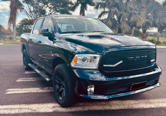 RAM CLASSIC 5.7 V8 GASOLINA LARAMIE NIGHT EDITION CD 4X4 AUTOMÁTICO